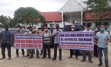 Sang Penggugat Ketua RW Hanya Gara-gara Kue Lukai Perasaan Warga