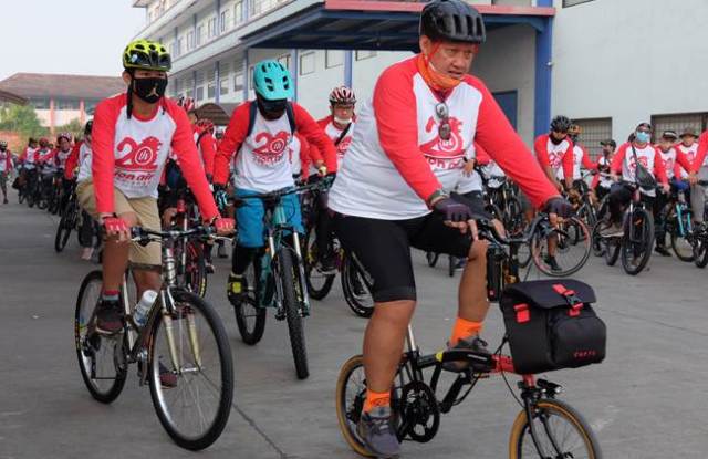 Bicycle Day, HANI dan Berbagi Meriahkan Momentum 20 Tahun Lion Air