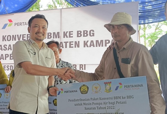 Pertamina Patra Niaga Regional Sumbagut Distribusikan Paket Konversi Bagi Nelayan dan Petani Kampar